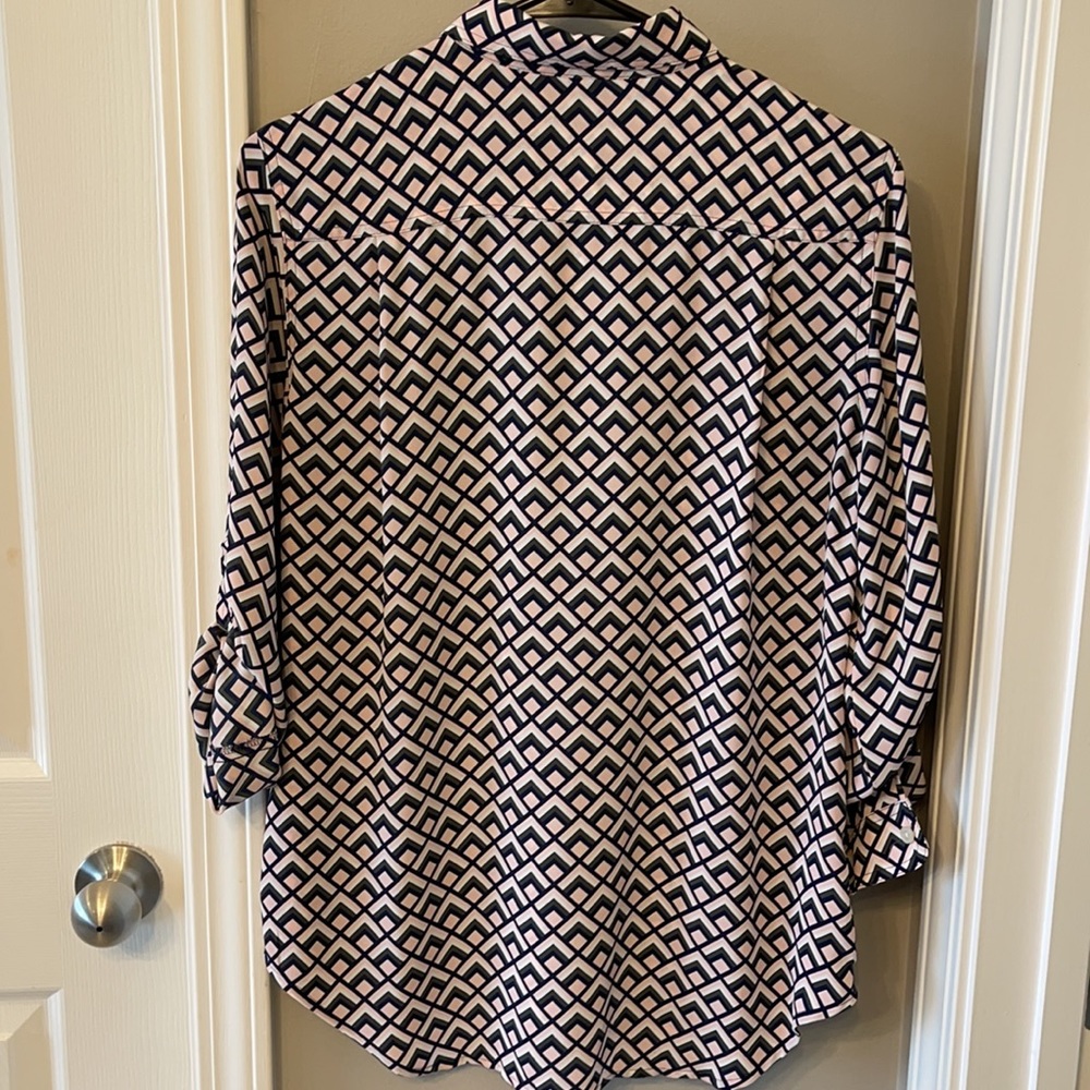 Loft women’s size small dress shirt - Picture 9 of 10